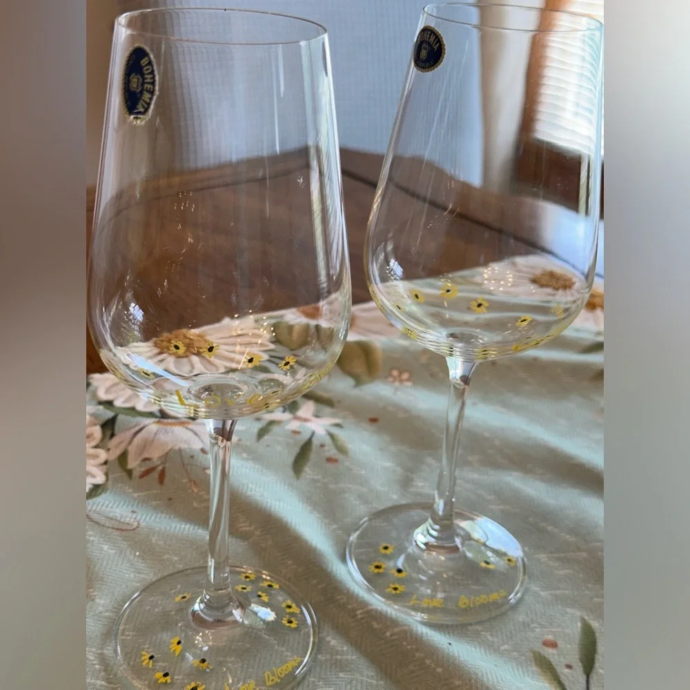 Hand painted Wine Glasses NWT “Love Blooms “ set of two with yellow daisys